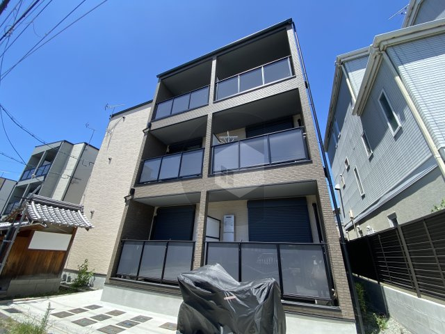 badge tomoi Est７の外観