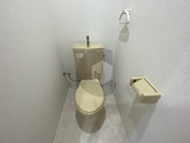 ブルグリンコート布施駅前のトイレ