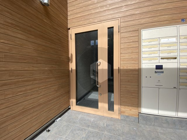 東大阪市小阪２丁目のハイツのエントランス