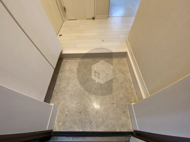 東大阪市小阪２丁目のハイツの玄関