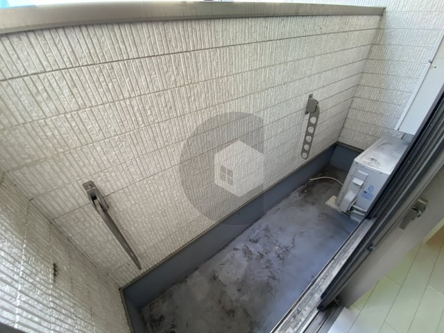 東大阪市小阪２丁目のハイツのバルコニー