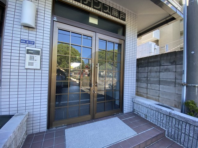 レジデンス藤戸のエントランス