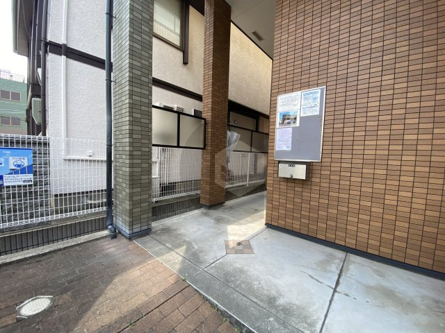 フジパレス荒川のエントランス
