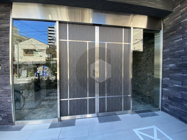 パラゴン布施駅前のエントランス