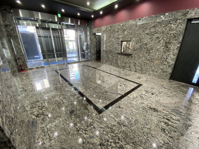 パラゴン布施駅前のロビー