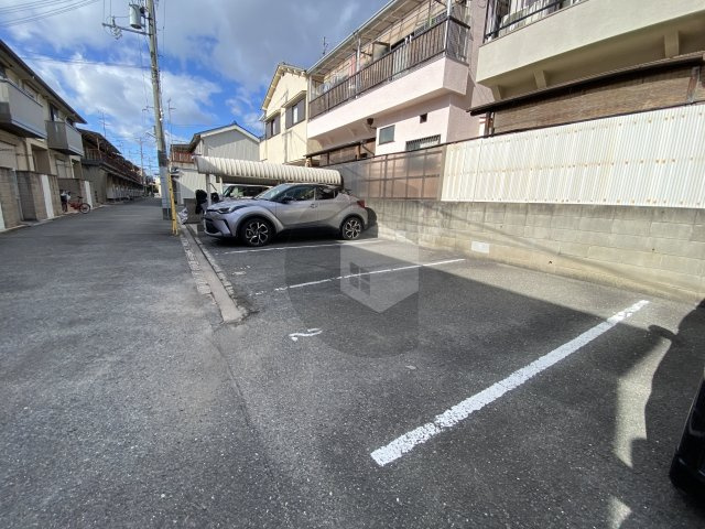 クレールコートBの駐車場