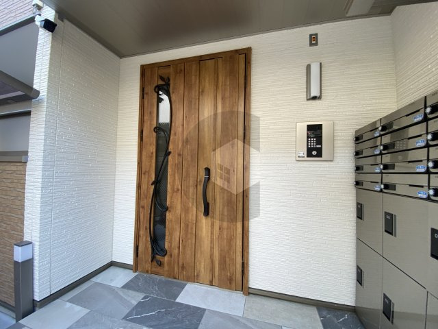 ロータス柏田本町のエントランス