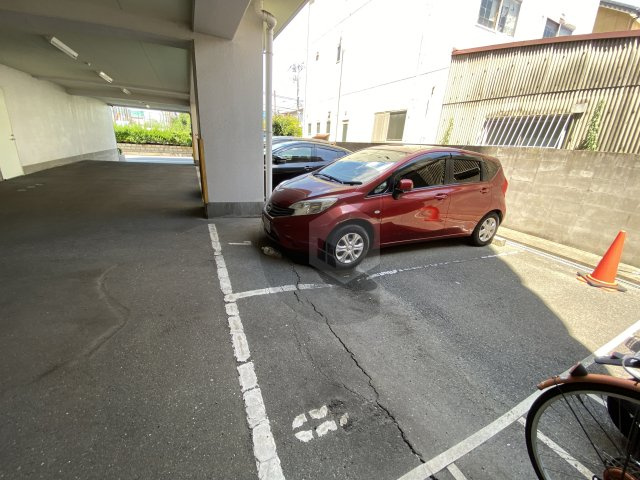 クラージュ・アイの駐車場