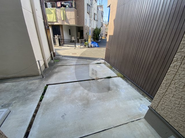 足代南戸建貸家D棟の駐車場