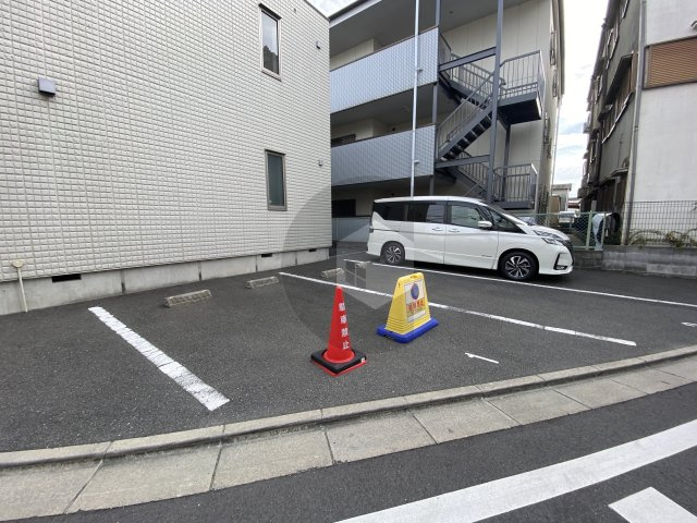 エスポワール花園の駐車場