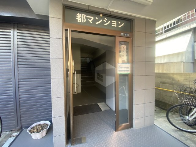 都マンションのエントランス