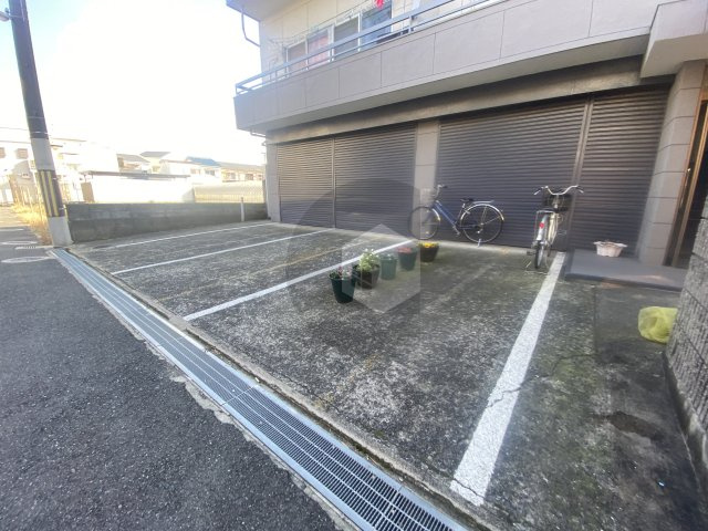 都マンションの駐車場