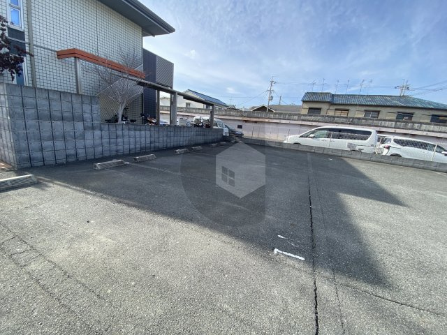 シンワ・パーレの駐車場