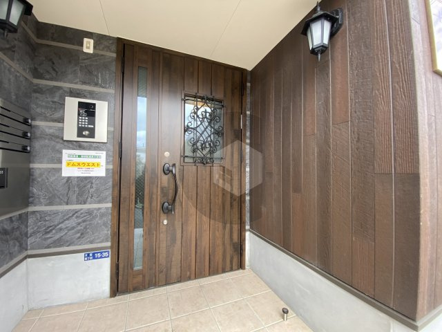 ドムスウエストのエントランス