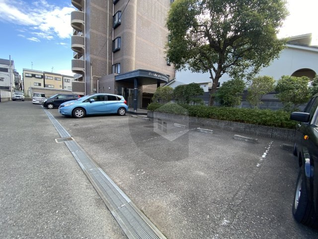ヴェルドミールの駐車場