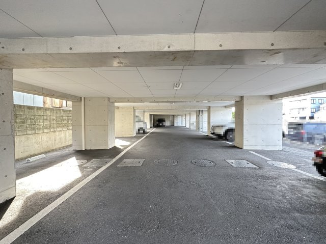 アスターハウス旭の駐車場