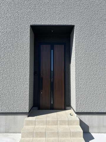 羽ノ浦町古庄大坪原建売住宅(太陽光発電6.750kW)の玄関