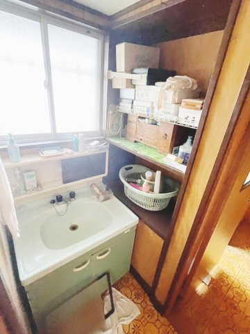 白河市道場小路中古住宅の洗面所