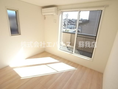 【寝室】 | Kolet千葉生実町 | 広くて明るい寝室