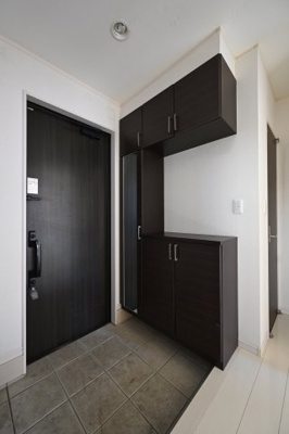 【玄関】 | 邑楽町新中野　中古戸建 | 大きなシューズボックスで靴もたっぷりしまえて玄関スッキリ
