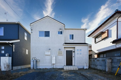 【外観】 | 邑楽町新中野　中古戸建 | 並列駐車3台可能な広々とした敷地です！