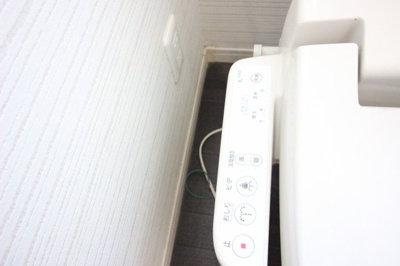 【設備】 | 邑楽町新中野　中古戸建 | 温水洗浄便座付きトイレ