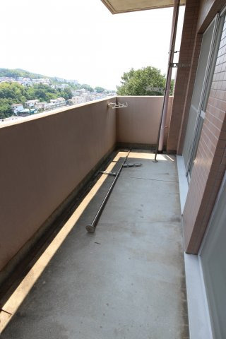 日宝アドニス塩屋のバルコニー