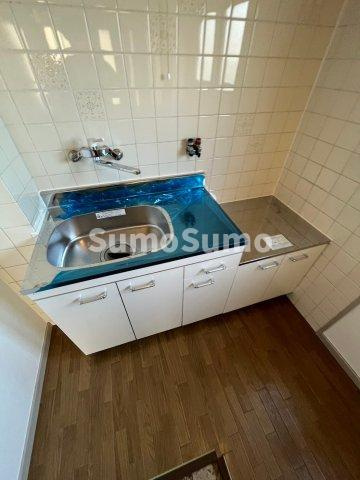 武庫之荘ヴィラのキッチン|コンパクトなキッチンで掃除もラクラク