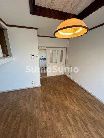 武庫之荘ヴィラの居間・リビング|おしゃれなリビングです