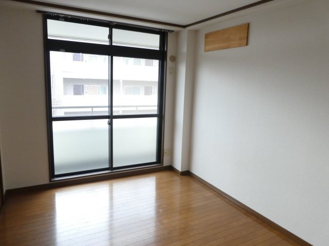 カワモヒルの寝室