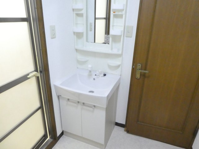 カワモヒルの洗面所