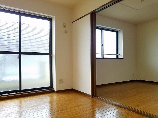 ヴェスタｉｎ盾津の居間・リビング