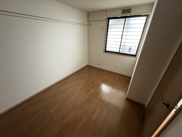 ピッケル末広の寝室