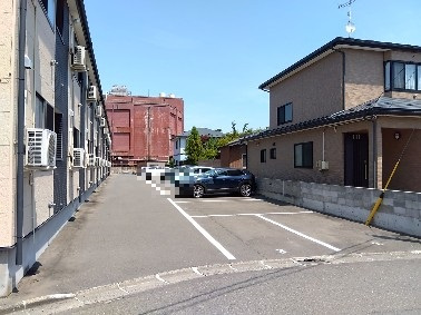 クレアージュ小中野Aの駐車場