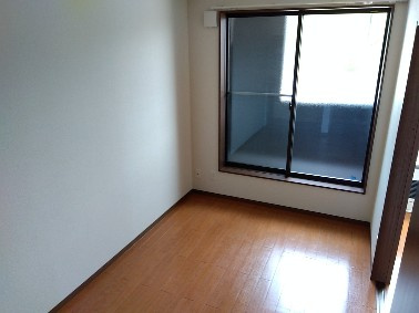 クレアージュ小中野Aの洋室