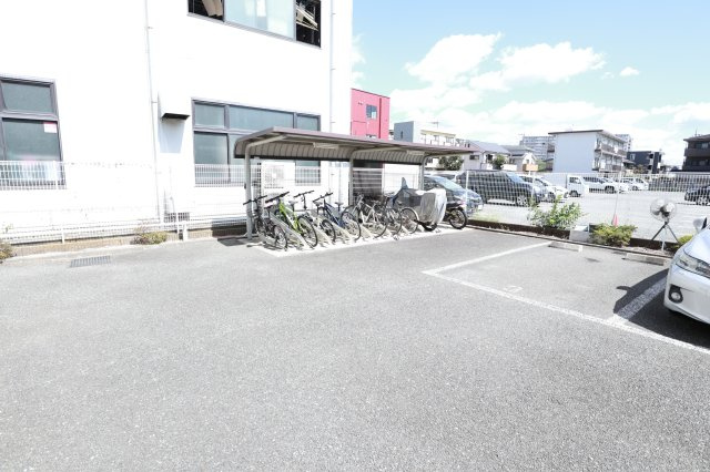 フローレンスAKISHIMAの駐車場