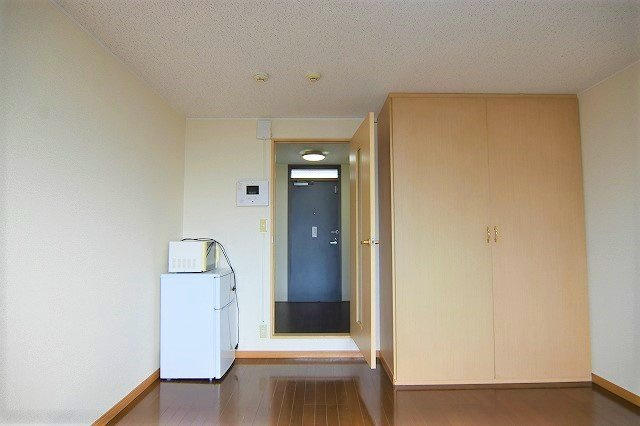 【玄関】 | レオパレスウェストコート | ※2.3階カーペット敷