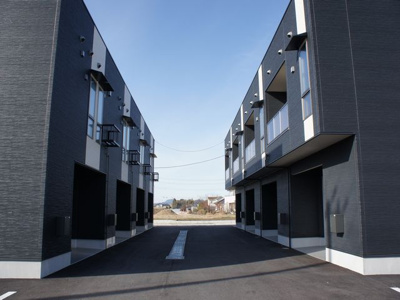 【その他共用部分】 | ルジュエB | 電動シャッターで快適です。