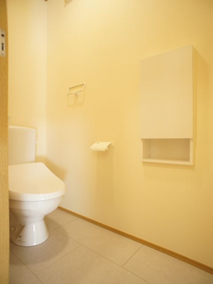 【トイレ】 | ルジュエB | 温水洗浄暖房便座機能付きです♪