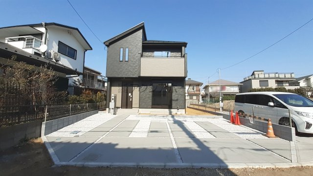 入間市扇台4丁目・全2棟　新築一戸建　1号棟　～収納豊富～の駐車場|駐車並列2台可