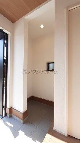 入間市扇台4丁目・全2棟　新築一戸建　1号棟　～収納豊富～の収納|散らかりがちな玄関もスッキリと片付くSIC付き♪