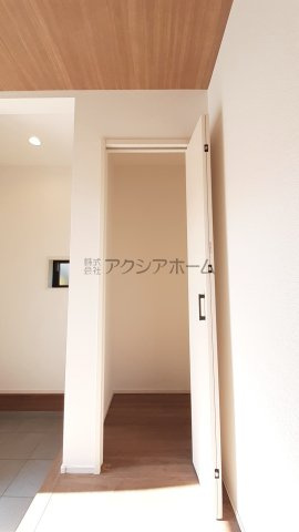 入間市扇台4丁目・全2棟　新築一戸建　1号棟　～収納豊富～の収納|1階 廊下収納