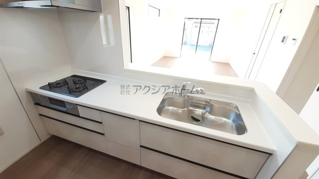 入間市扇台4丁目・全2棟　新築一戸建　1号棟　～収納豊富～のキッチン|ご家族やお客様との会話を楽しめる対面キッチン