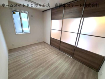 【洋室】 | パサログランデ上野芝 | リビングと洋室の間仕切りを閉めたとき