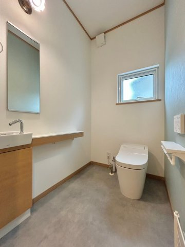 宮の森4条5丁目のトイレ|タンクレストイレ！手洗い器付きです！トイレ2ヶ所あり！