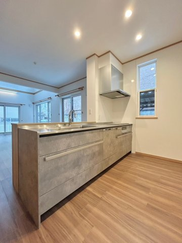 宮の森4条5丁目のキッチン|ご家族との会話も弾む人気の対面式キッチン◎