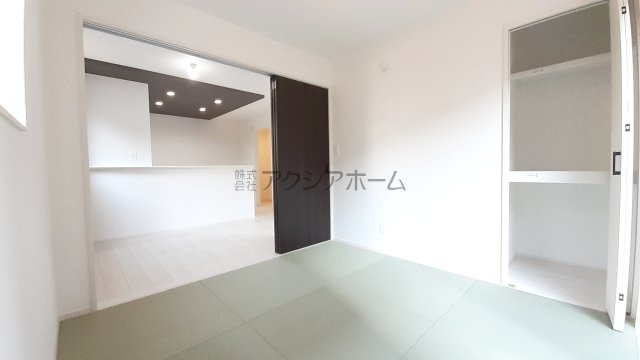 入間市扇台4丁目・全2棟　新築一戸建　2号棟　～収納豊富～の和室|1階 洋室4.5帖