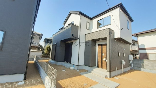 入間市扇台4丁目・全2棟　新築一戸建　2号棟　～収納豊富～
