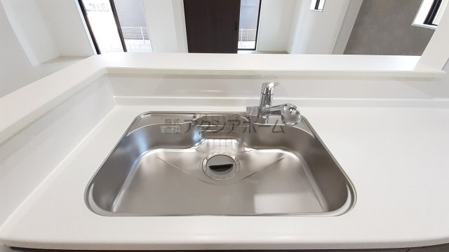 入間市扇台4丁目・全2棟　新築一戸建　2号棟　～収納豊富～のキッチン|ワイドシンク