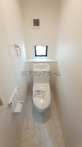 入間市扇台4丁目・全2棟　新築一戸建　2号棟　～収納豊富～のトイレ|2階 トイレ